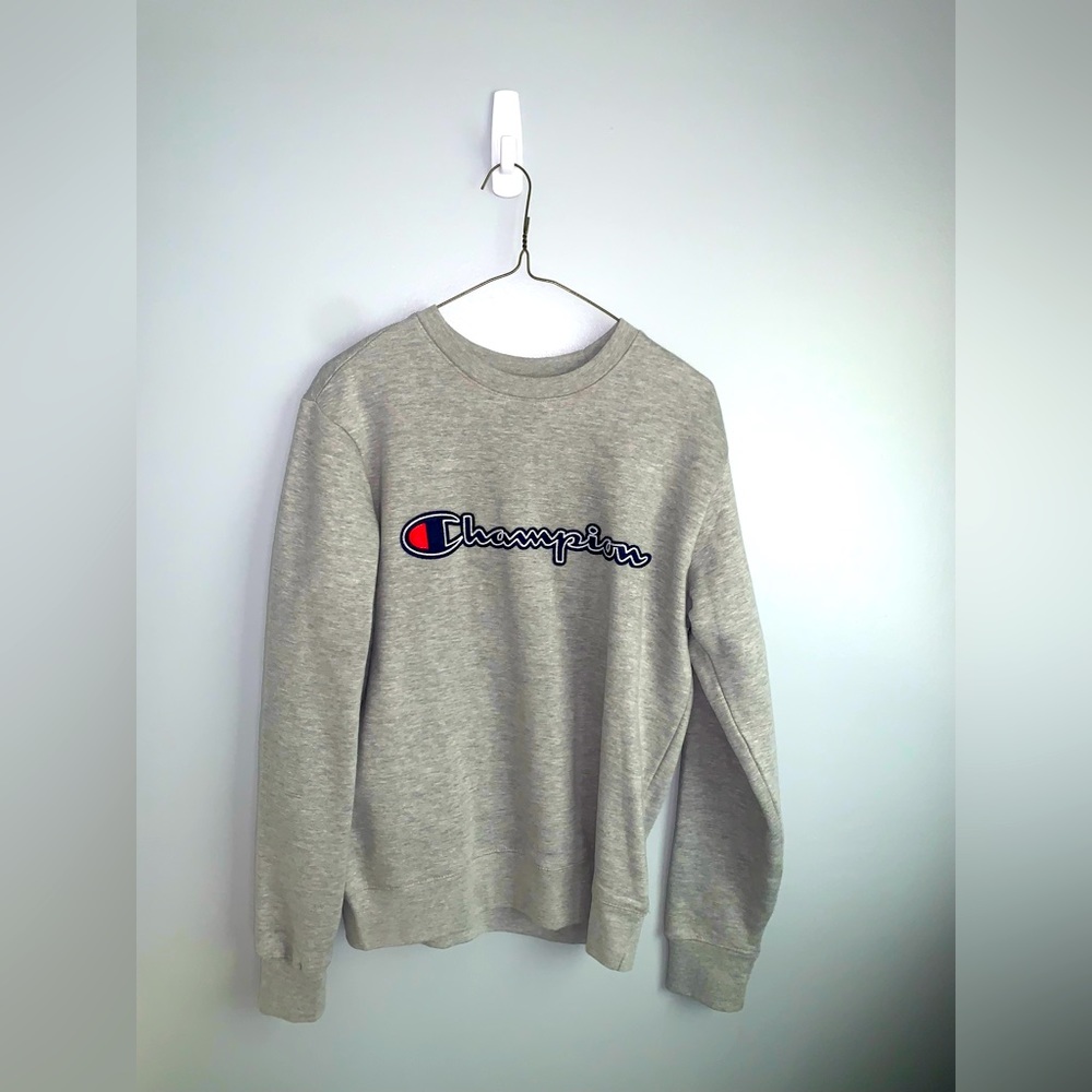 Champion Crewneck size S. Heather gray white stitched logo.